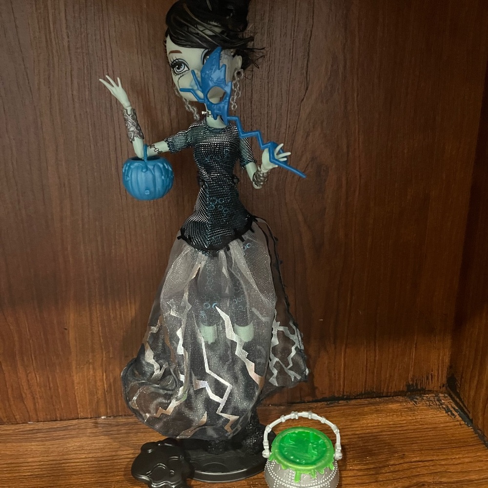 Monster high ghouls rule Frankie - Picture 3 of 5